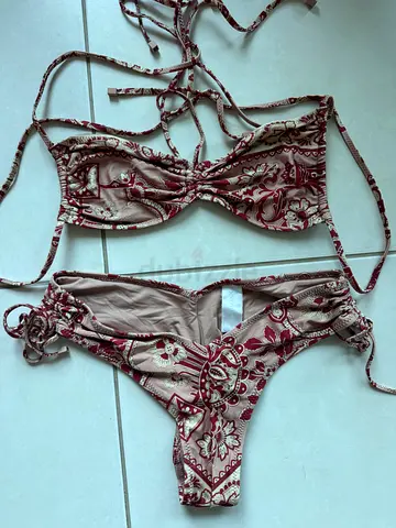 Two-piece women's patterned bikini set, size small
