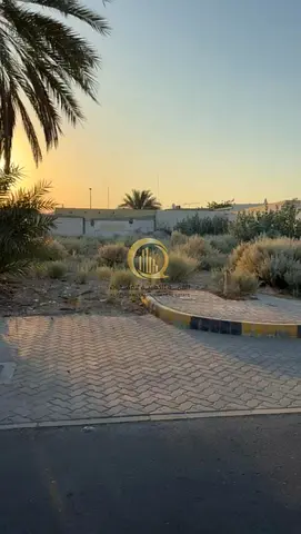 For sale: land in the Emirate of Sharjah, in the Al Rifaa area. Size: 11,000 sq ft. Very prime location, close to the mosque and Al Rifai Park.