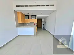 American Kitchen Big Partation Studio // All Emanates In Comunity