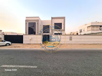 Brand New luxurious 5-Bedroom Villa with 2 majlis maidroom, Private Garden, pool,private parking,