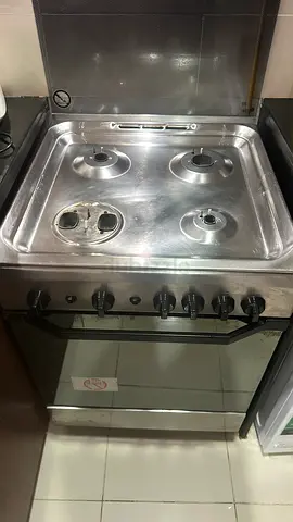 Stainless steel 4-burner gas cooker with oven - used
