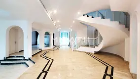 Spacious Commercial Villa | Premium Umm Suqeim Location