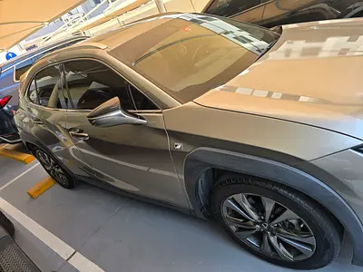 صورة 3 لـ 2019 Lexus UX-SERIES