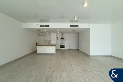 Private Terrace | Large Layout | Vacant