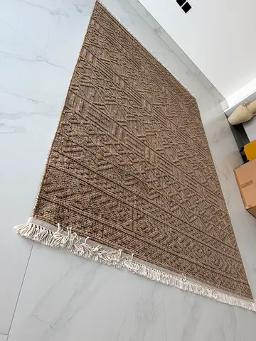 Brown textured geometric area rug with fringe - Good condition
