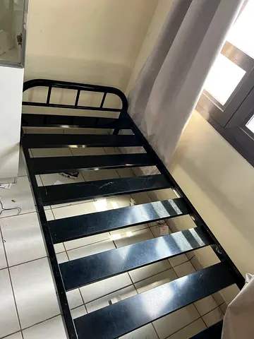 Single metal bed fram (good condition) - black,include bed/pillow