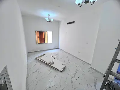 Very large area - Free parking - Two master bedrooms - Prime location close to all services - Easy access to Dubai