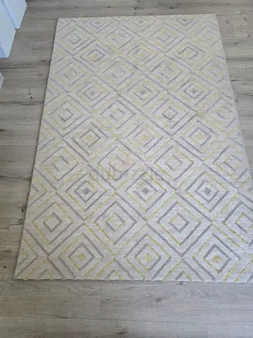 Light Beige Geometric Area Rug - Good Condition  150 x 230 cm