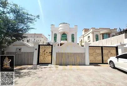 فرصة مميزة لامتلاك فيلا واسعة في الروضة 3 بسعرشامل كهرباء ومية ومكيفات تملك حر