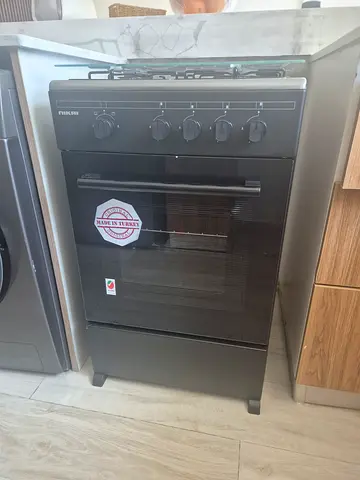 Black freestanding gas oven and cooker - brand new, unused