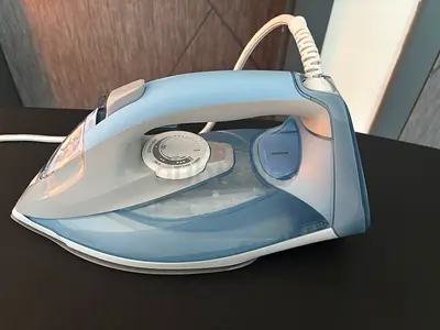 Light blue steam iron- Excellent condition