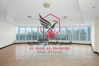 افخم اطلالة بحرية بالكامل ثلاث غرفة وصالة ماستر تكييف علي المالك بشهر وباركن مجانا وجيم ومسبح مساحات واسعة وفي أجمل ابراج الشارقة شامل جميع الخدمات ب