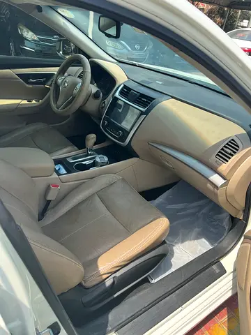 2017 Nissan ALTIMA — фото 10
