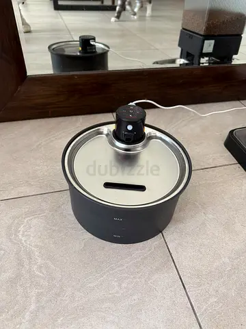 Pet automatic water dispenser.  Bought from Amazon