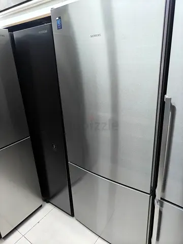 Siemens brand fridge bottom freezer