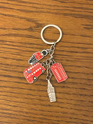 London-themed charm keychain with bus, phone box, guard and Big Ben