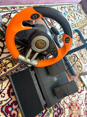 Logitech-style Racing Wheel with Pedals and Gearbox (Xbox/PC compatible) - brand newCondition