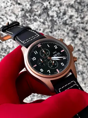 This IWC Pilot's Watch Chronograph Spitfire (reference IW387902) features a distinctive bronze case