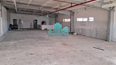 RENT INCLUDING 20% DREC | PRIME ROAD SIDE SHOWROOM | WITH MEZZANINE FLOOR | EASY ACCESS TO MAIN ROAD