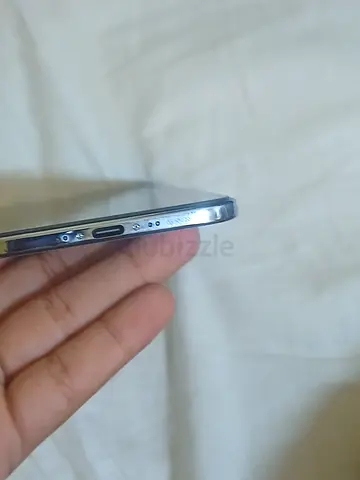 Apple iPhone (white) - good condition, unlocked 3months use with wrranty also onky 3 months use