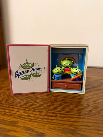 Disney Pixar Toy Story Alien Mini Playset (3 Little Green Men) - pop mart