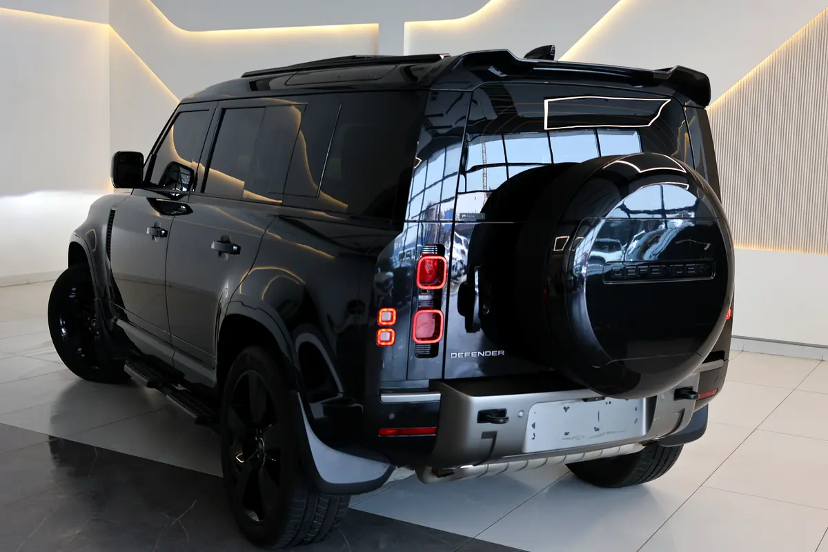 Land Rover Defender 2025