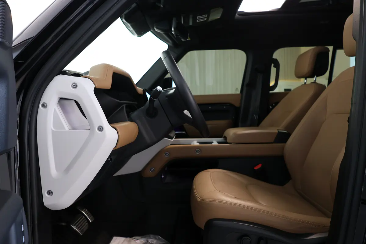 Land Rover Defender 2025