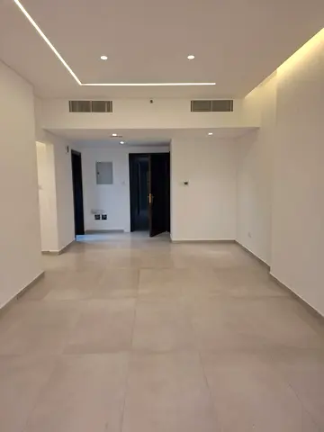 : 🏠 **للإيجار السنوي – الشارقة الخان** شقة مميزة متوفرة للإيجار تتكون من: ✨ غرفتين وصالة 🚗 موقف سيارة متوفر
