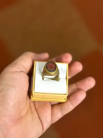 men's ring with oval red gemstone Haqiq