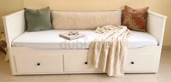 White Daybed with Storage Drawers - Single/Twin, Good Condition