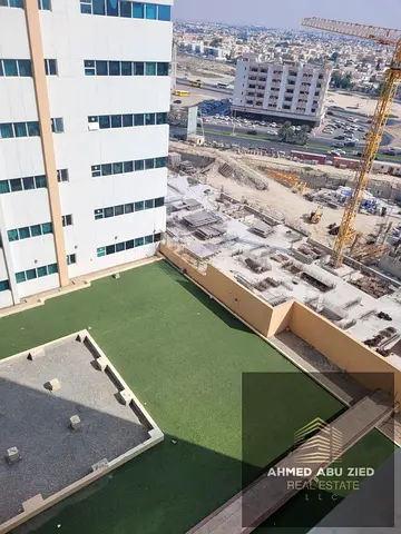 غرفة وصالة في أبراج عجمان وان، مساحات واسعة مع خزائن بالحائط وغرفة غسيل و2 حمام وإطلالة على الحديقة، مطلوب 36 ألف بدفعات 4 أو 6 والتأمين شيك.