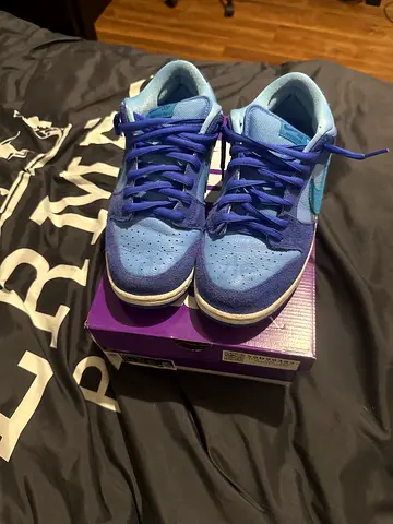 Rasbperry dunks size 11, 45