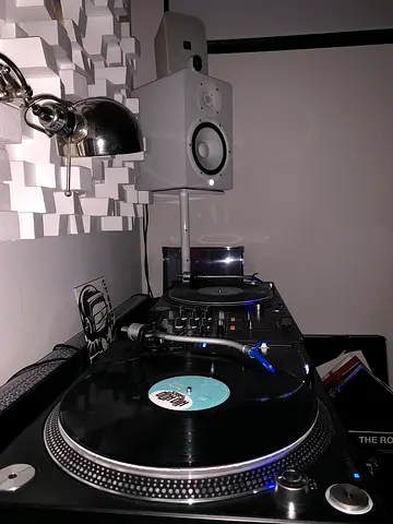 2x Pioneer DJ Turntable - PIONEER DJM-250MK2 MIXER & 2x Yamaha HS8 Studio Monitor (Big Set)