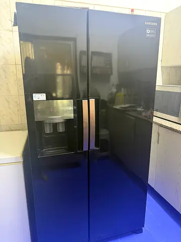 Samsung Side-by-Side Refrigerator - Black, Water Dispenser, Good Condition