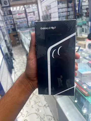 Brand New Samsung Galaxy Z Flip7 (sealed) - Black