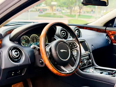 صورة 10 لـ 2014 Jaguar XJ