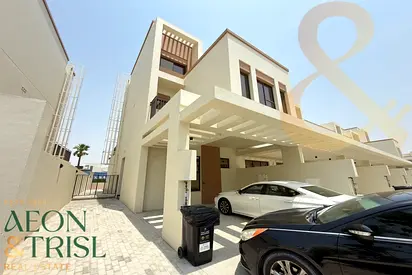 5 Beds + Maids | Single Row | Near Entrance