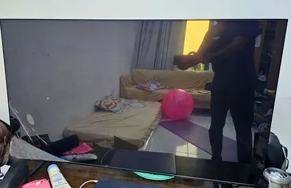 55 inch Samsung BU8000 TV - Screen broken