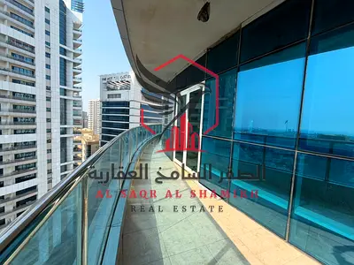 3 غرف وصالة بالمجاز 1، جميع الغرف ماستر مع غرفة خادمة، 4 بلكونات، إطلالة بحرية، تكييف وباركن مجاني، جيم ومسبح، وصيانة مجانية.  English (149 chars):