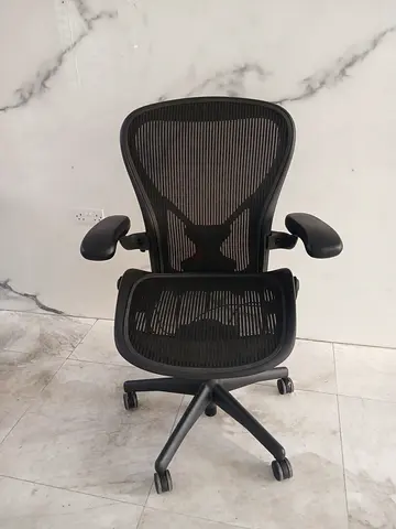Herman Miller Aeron classic chair type B and C for sale ultimate comfort excellent condition