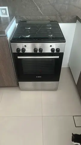 Bosch 4 Burner full gas cooking range size 60cm Exellent Condition