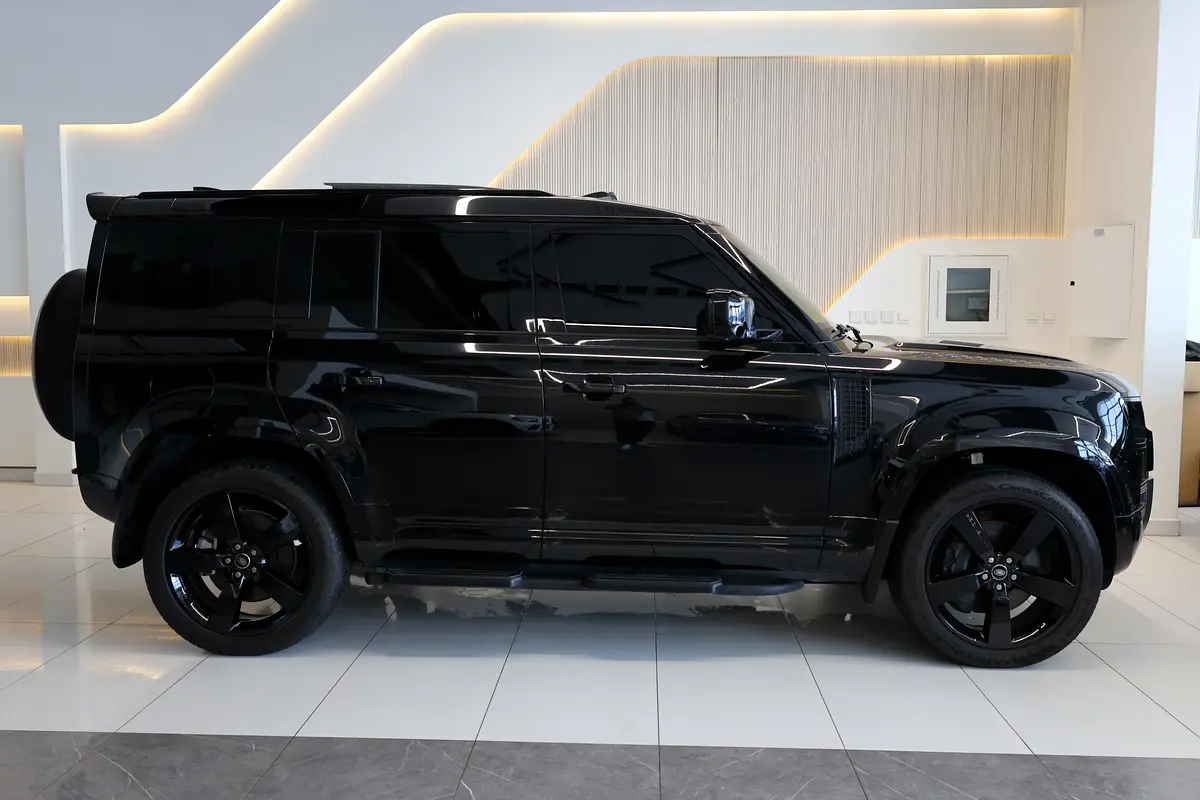 Land Rover Defender 2025