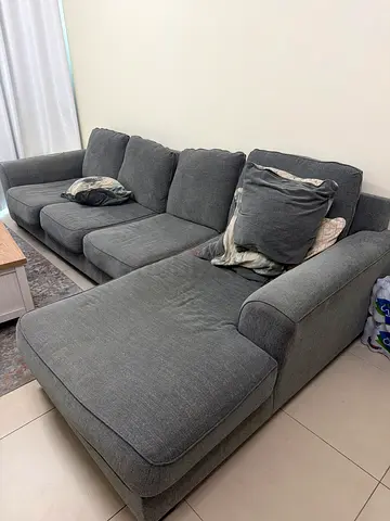 Gray L-shaped Fabric Sofa — Comfortable 3-seater with Chaise + table + carpet