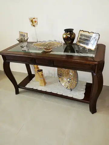 Furniture side table with glass