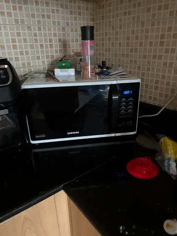Samsung countertop microwave in good working condition