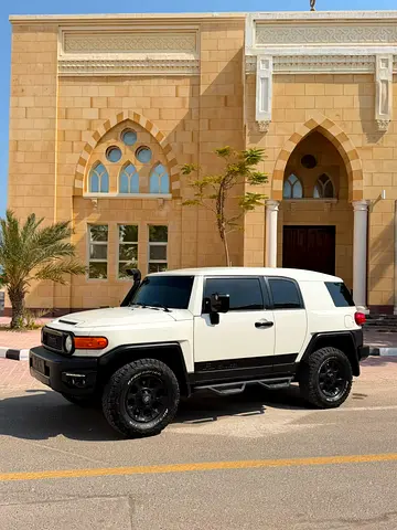 Toyota FJ Cruiser VXR 2012 | GCC Specs | Well Maintained