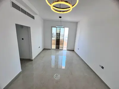 أول ساكن_غرفة ماستر_ 2 حمام_بلكونة_ تكييف مركزي_سهل المخرج للشارقة ودبي.