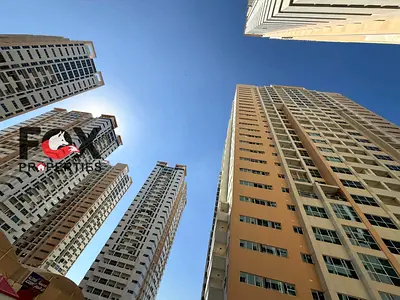 شقة غرفة وصالة للبيع في عجمان ون تاور 3 بإطلالة بحرية 1019 قدم مؤجرة بعائد شهري 4500 درهم تشطيب فاخر بسعر 475000 درهم فرصة استثمار