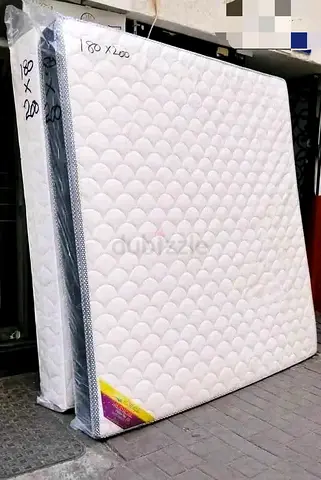 Queen size mattress - firm, unused in plastic (180 x 200 cm)