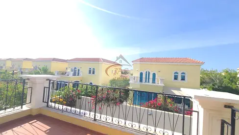 3 BEDROOM WITH HUGE GARDEN DISTRICT 6 CORNER VILLA